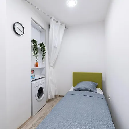 شقة Old Town Colorful Two-bedroom *