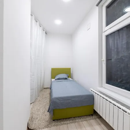 شقة Old Town Colorful Two-bedroom