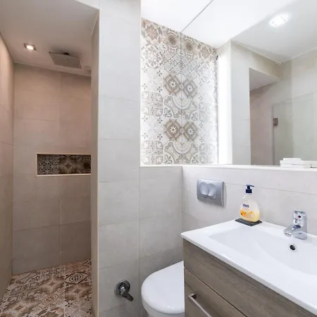 شقة Old Town Colorful Two-bedroom *