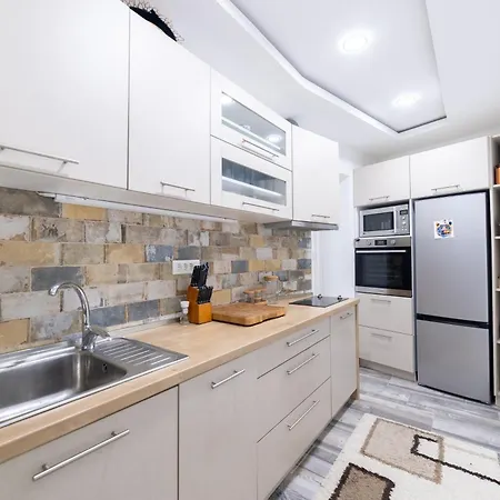 شقة Old Town Colorful Two-bedroom سراييفو