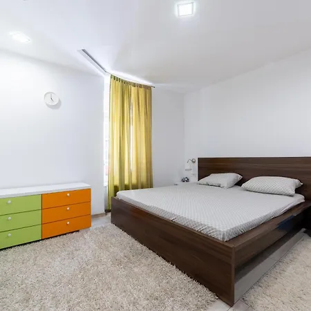 Old Town Colorful Two-bedroom *