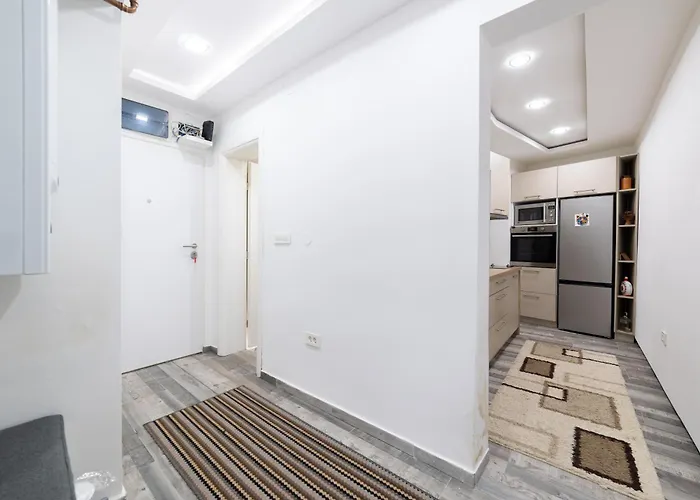 Old Town Colorful Two-bedroom Appartement