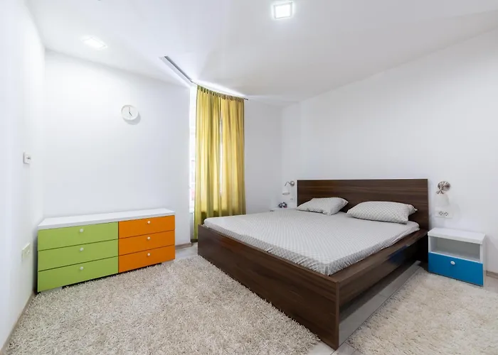 Old Town Colorful Two-bedroom *